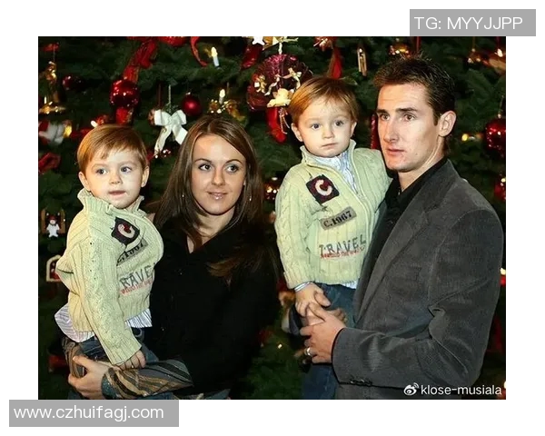 00后足球明星的女友们:青春与爱情交织的绿茵场外故事